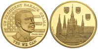 Návštěva Baracka Obamy v Praze 2009. Portrét presidenta před vlajkou USA
